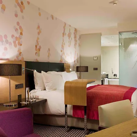 Hotel Sofitel Luxembourg Le Grand Ducal Esterno foto A suite at the Hilton London West End